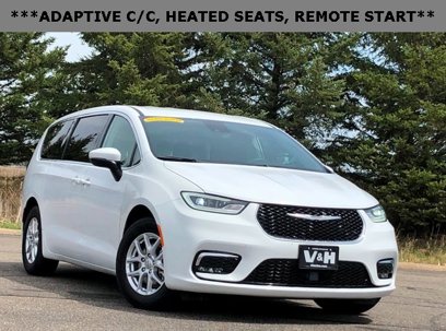 Used 2023 Chrysler Pacifica Touring-L