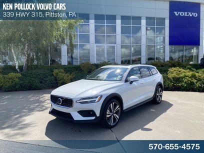 New 2025 Volvo V60 B5 Cross Country Plus w/ Protection Package Premier