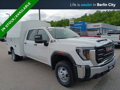 New 2025 GMC Sierra 3500 Pro w/ Convenience Package