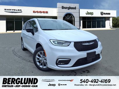 New 2025 Chrysler Pacifica Select