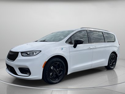 Used 2025 Chrysler Pacifica Premium