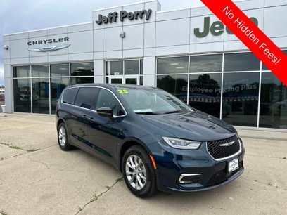 New 2025 Chrysler Pacifica Select