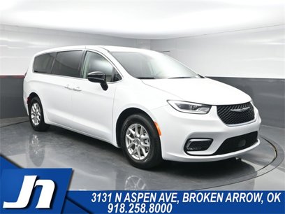 Used 2024 Chrysler Pacifica Touring-L