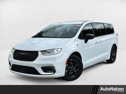 Used 2024 Chrysler Pacifica Limited
