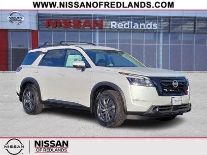 New 2025 Nissan Pathfinder SV w/ Black Appearance Package