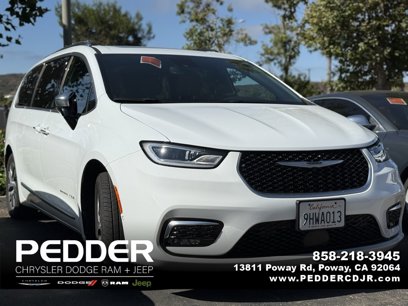 Used 2023 Chrysler Pacifica Pinnacle