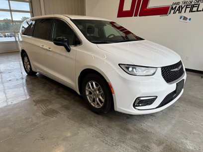 Used 2024 Chrysler Pacifica Touring