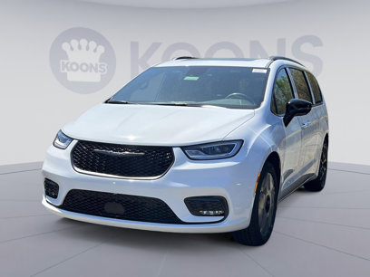 New 2025 Chrysler Pacifica Limited