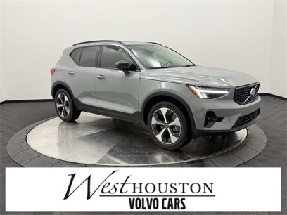 New 2026 Volvo XC40 B4 Plus w/ Protection Package Premier