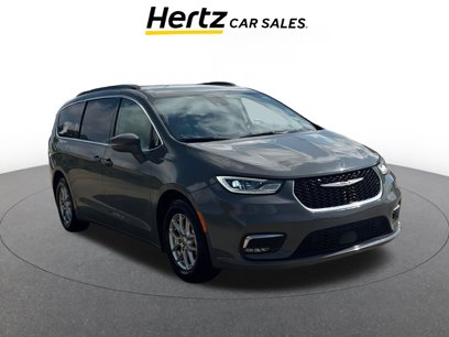 Used 2022 Chrysler Pacifica Touring-L w/ Uconnect Theater Family Group