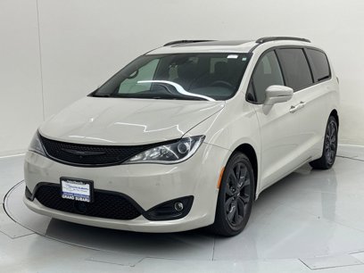 Used 2019 Chrysler Pacifica Limited w/ Advanced Safetytec Group