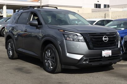 New 2025 Nissan Pathfinder SV w/ Black Appearance Package