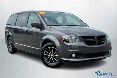 Used 2019 Dodge Grand Caravan SXT w/ Blacktop Package