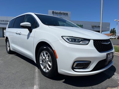 Used 2023 Chrysler Pacifica Touring-L