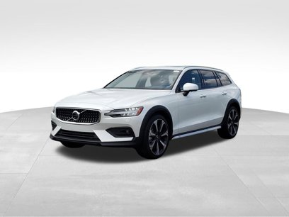 New 2025 Volvo V60 B5 Cross Country Ultra w/ Protection Package Premier