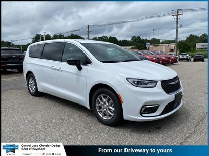 New 2025 Chrysler Pacifica Select