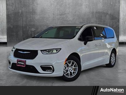 New 2025 Chrysler Pacifica Select