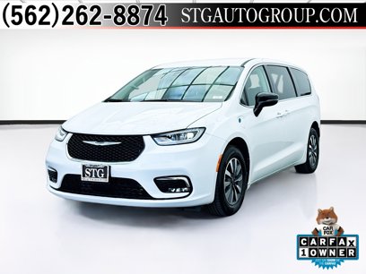 Used 2024 Chrysler Pacifica Select