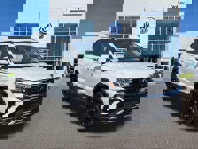New 2024 Volkswagen Taos SE