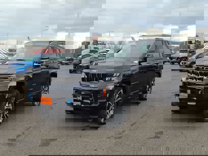 New 2024 Jeep Grand Cherokee Overland w/ Trailer Tow Package