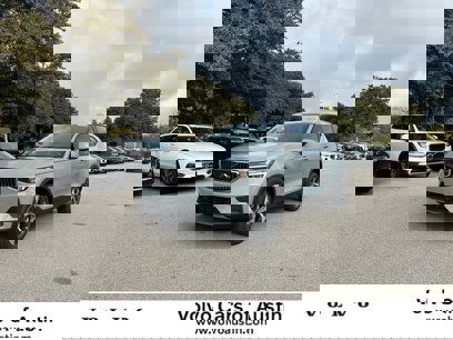 New 2025 Volvo XC40 B5 Core w/ Protection Package Premier
