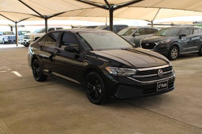 Used 2023 Volkswagen Jetta SE w/ Panoramic Sunroof Package