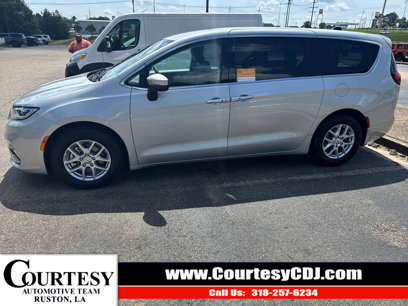 Used 2023 Chrysler Pacifica Touring-L