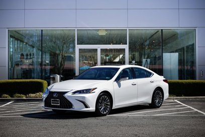 Used 2025 Lexus ES 300h w/ Luxury Package