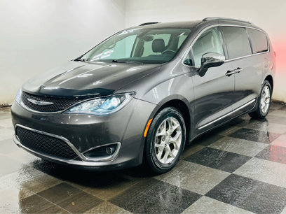 Used 2017 Chrysler Pacifica Limited w/ UConnect Theater Package