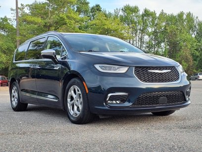 Used 2023 Chrysler Pacifica Limited