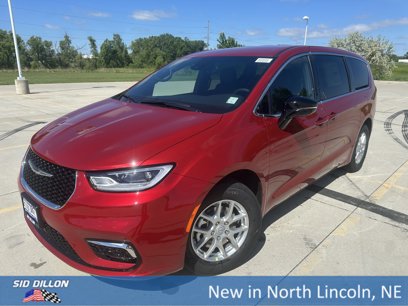 New 2025 Chrysler Pacifica Select