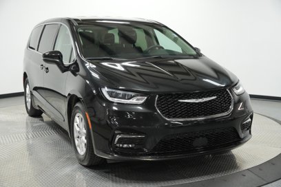 Used 2023 Chrysler Pacifica Touring-L
