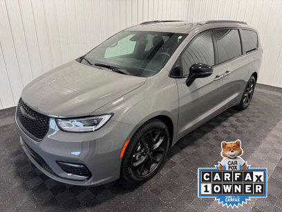 Used 2025 Chrysler Pacifica Limited