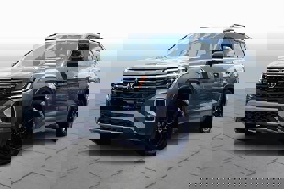 New 2024 Volkswagen Atlas Peak Edition SE