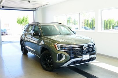 New 2025 Volkswagen Atlas Peak Edition SE