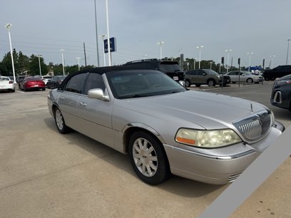 Used 2011 Lincoln Town Car Signature Limited