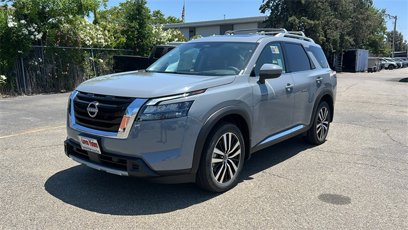 New 2025 Nissan Pathfinder Platinum