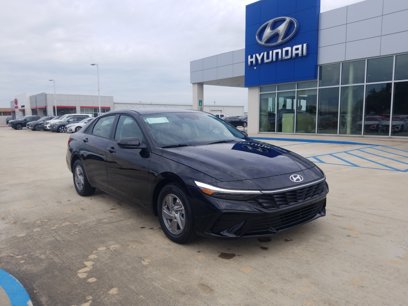 New 2025 Hyundai Elantra SE