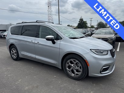 Used 2023 Chrysler Pacifica Limited