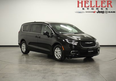 New 2025 Chrysler Pacifica Select