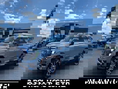 New 2025 GMC Yukon XL Denali w/ Denali Reserve Package