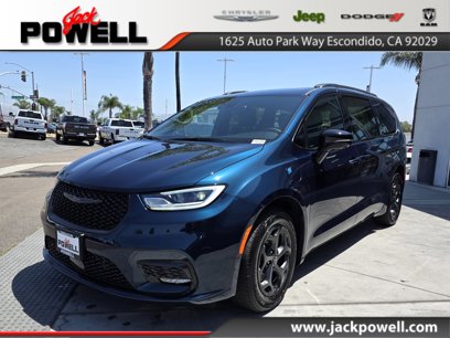 New 2025 Chrysler Pacifica Premium