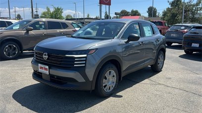 New 2025 Nissan Kicks S