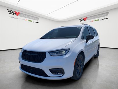 New 2025 Chrysler Pacifica Limited