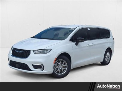New 2025 Chrysler Pacifica Select w/ Uconnect Theater Family Group
