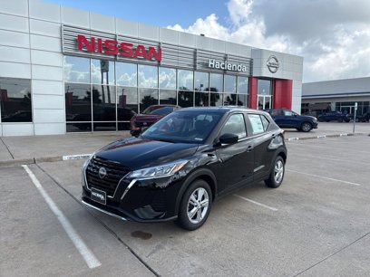 New 2025 Nissan Kicks Play S