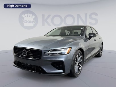 Used 2021 Volvo S60 T5 Momentum