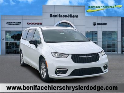 New 2025 Chrysler Pacifica Select