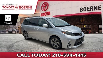 Used 2018 Toyota Sienna SE