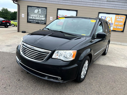 Used 2013 Chrysler Town & Country Touring w/ Trailer Tow Group